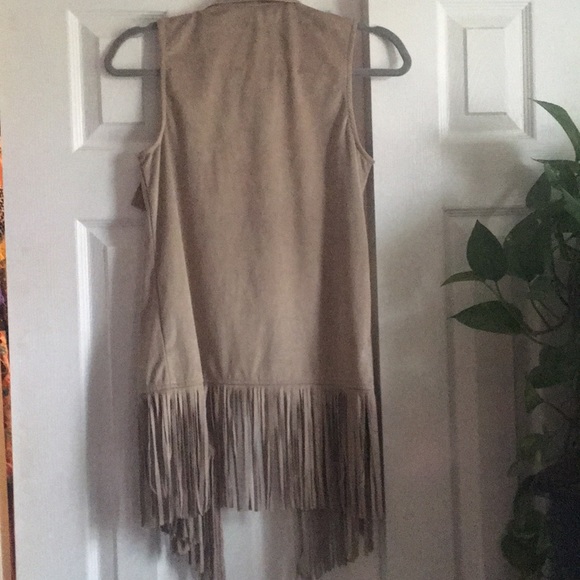 🥰 2/$25 NWT! Boho Mushroom fringe vest - Picture 5 of 5